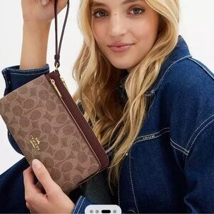 Coach Signature Double Zip Wristlet